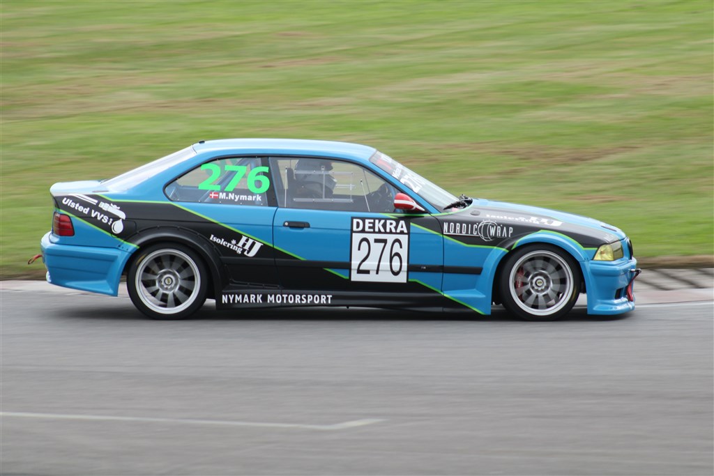 Michael Nymark og holdets mekanikere er stadig ved at lære BMW raceren at kende, men fik en masse erfaringer på Padborg Park, som forhåbentlig gør bilen endnu hurtigere denne gang.
(Foto: JJ Media)